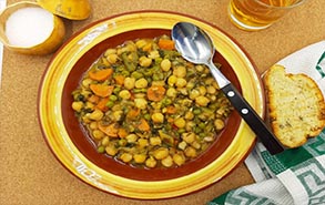 Ρεβύθια με διάφορα λαχανικά στο φούρνο